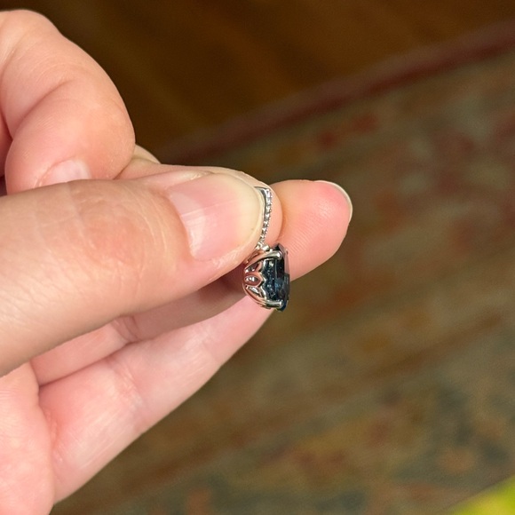 Elegant London Blue Topaz Gemstone Silver Pendant - Picture 3 of 4